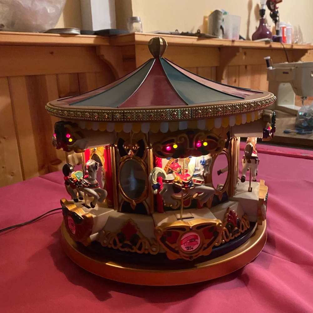 Mr. Christmas carousel
